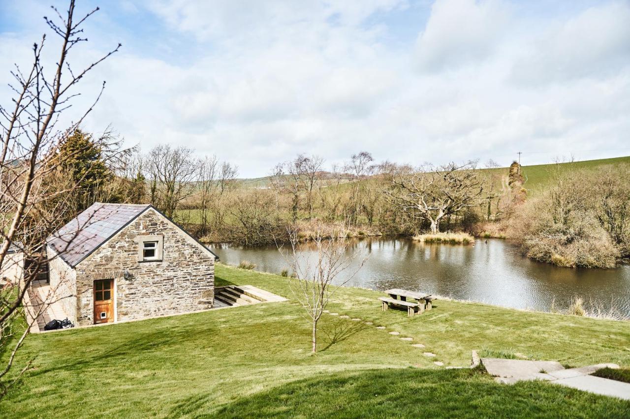 Penuwch Boathouse- Lakeside Rural Cottage Ideal For Families With Indoor Heated Pool Καρμάρθεν Εξωτερικό φωτογραφία
