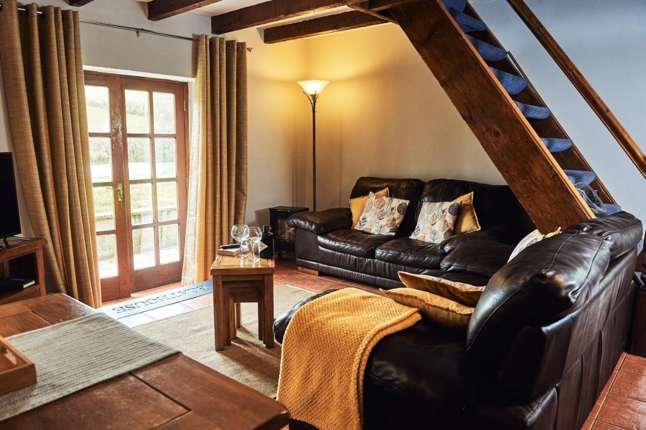 Penuwch Boathouse- Lakeside Rural Cottage Ideal For Families With Indoor Heated Pool Καρμάρθεν Εξωτερικό φωτογραφία